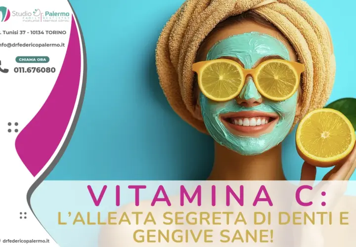 Donna con maschera viso e occhiali di limone, sorride. Vitamina C: l'alleata segreta per vitamine per rinforzare i denti e gengive sane.