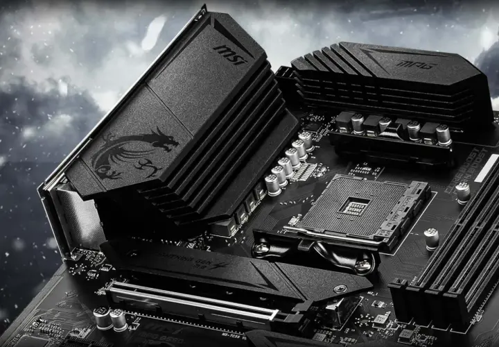 Placa base MSI con disipadores negros, socket de CPU y ranuras RAM. El **chipset de la placa base** es el cerebro que conecta todos los componentes.