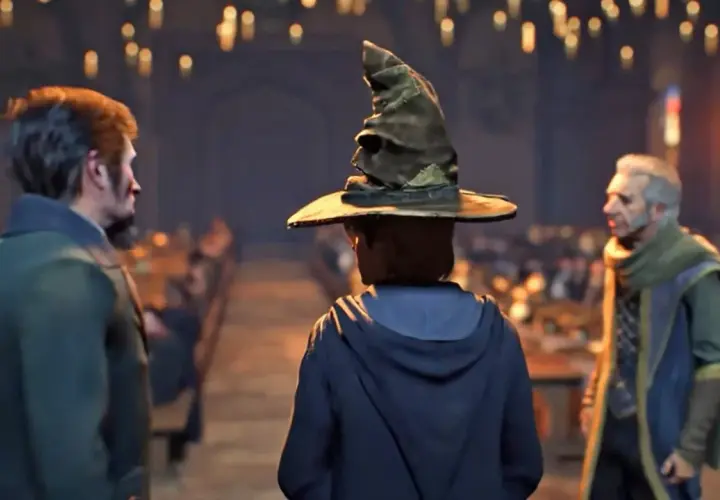 Trzej czarodzieje w Wielkiej Sali, jeden w Tiara Przydziału. Czekamy na polski dubbing Hogwarts Legacy!