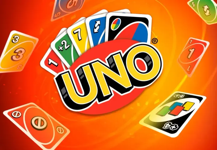 Karty UNO, w tym karta "zmiana kolejki", unoszą się na pomarańczowym tle.