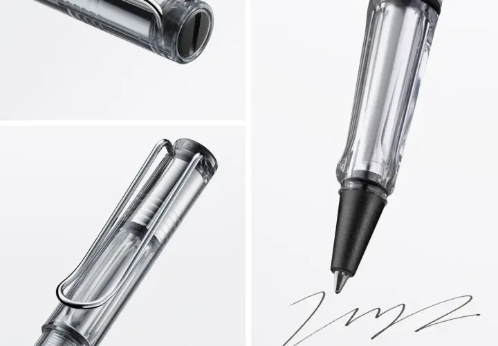 Detalles de un bolígrafo transparente escribiendo, ideal para quien busca como mejorar la letra con estilo.