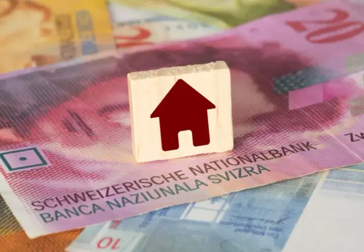 Dlaczego ludzie brali kredyty we frankach? Zaskakujące powody i ryzyka