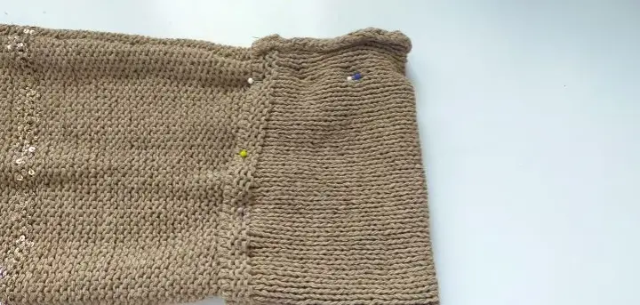 Jak skrócić rękawy w dzianinie? Zrób to sam! Poradnik DIY
