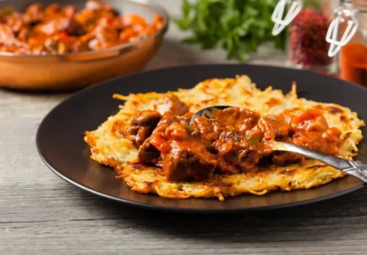 Jaki sos do placków ziemniaczanych? Od klasyki po nowe smaki!