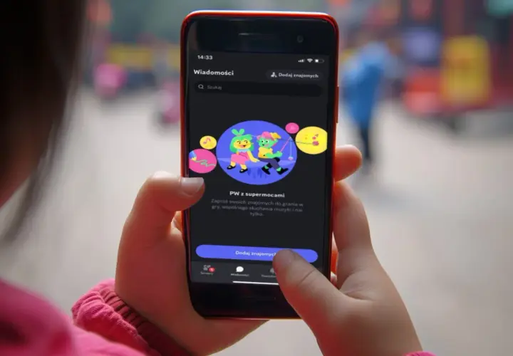Dziecko używa telefonu z aplikacją Discord, gdzie można dodawać znajomych do wspólnych gier i rozmów. Czy Discord jest bezpieczny dla dzieci?