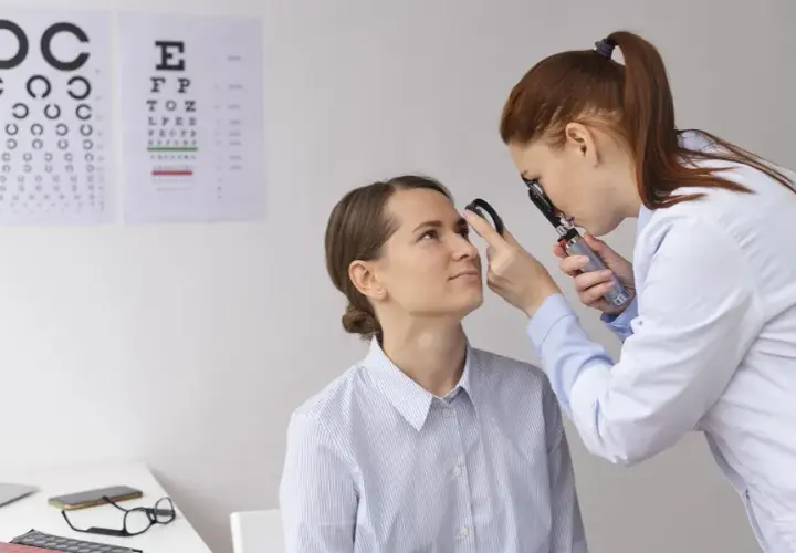 Badanie dna oka co to? Kluczowe informacje o jego znaczeniu i przebiegu