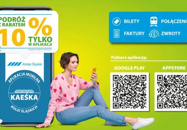 Kobieta z telefonem szuka promocji PKP. Aplikacja Kolei Śląskich oferuje 10% rabatu na podróże.