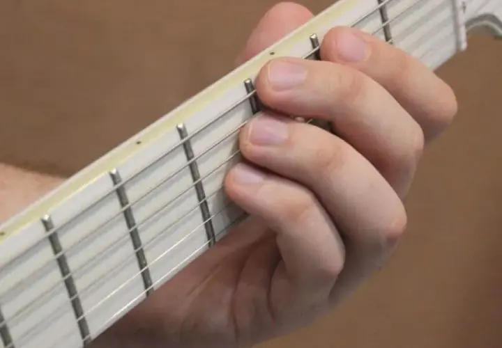 Jak grać na gitarze elektrycznej – łatwe techniki dla początkujących