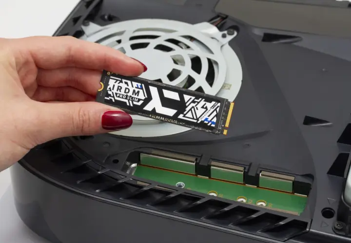 Jaki dysk wewnętrzny do PS5? Wybierz SSD M.2 i zapomnij o braku miejsca!