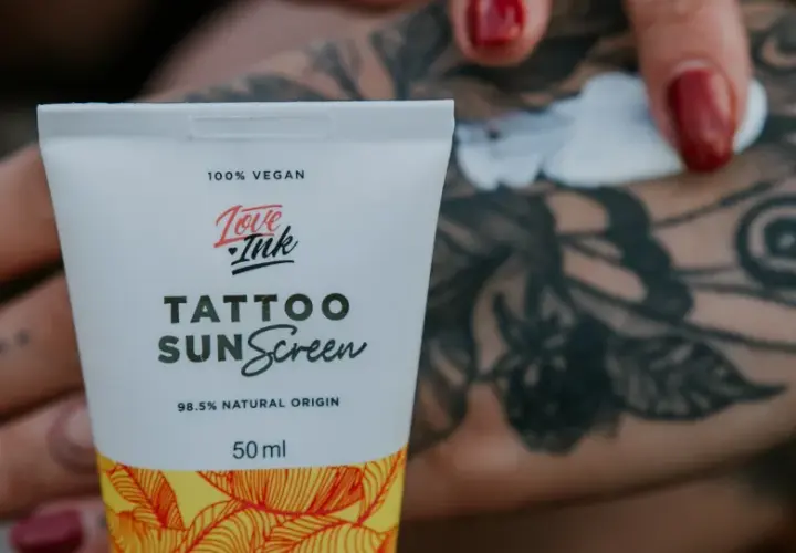 Jaki krem do tatuażu? Wybierz mądrze i ciesz się kolorem na lata!