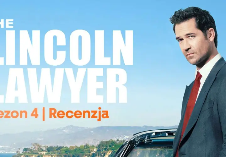 Mickey Haller, prawnik z Lincolna, w garniturze i czerwonym krawacie, na tle błękitnego nieba i kalifornijskiego wybrzeża.