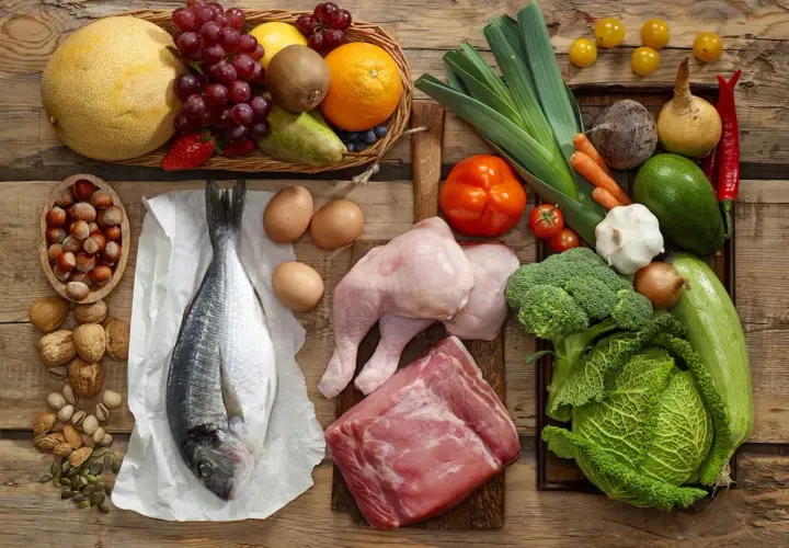 Pescado, pollo, carne de cerdo, huevos y frutos secos son algunos de los alimentos que contienen colágeno.
