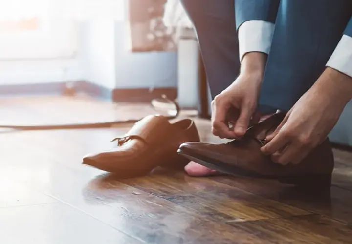 Monki: jak nosić te buty z klamrami? Porady stylistki