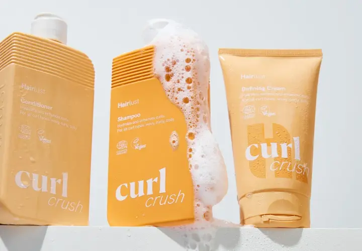 Hårvårdsprodukter från Hairlust för lockigt hår: schampo, balsam och definierande kräm. Perfekt för att ge liv åt vågigt, lockigt och krusigt hår.