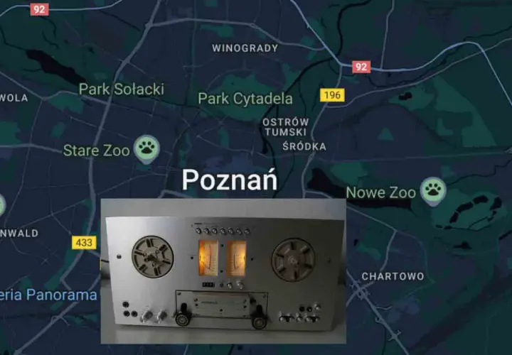 Stary magnetofon szpulowy na tle mapy Poznania, z zaznaczonymi dzielnicami jak Grunwald, Wola, Stare Zoo i Nowe Zoo.
