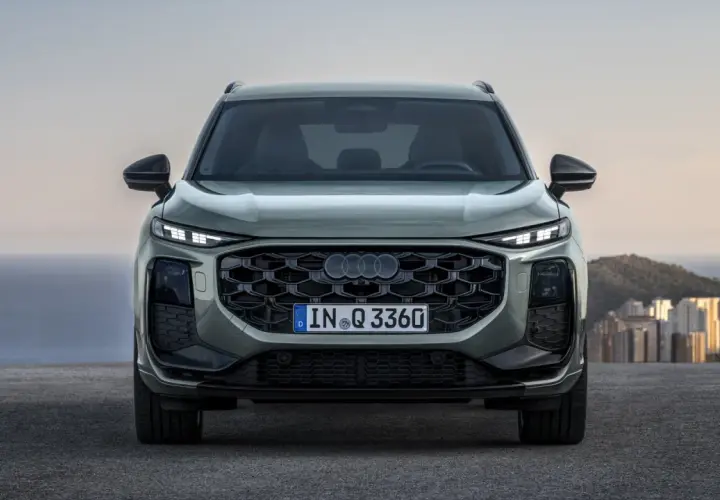 Nowy Audi Q9, SUV z imponującym grillem i nowoczesnymi światłami. Sprawdź audi q9 cena i dostępne konfiguracje.