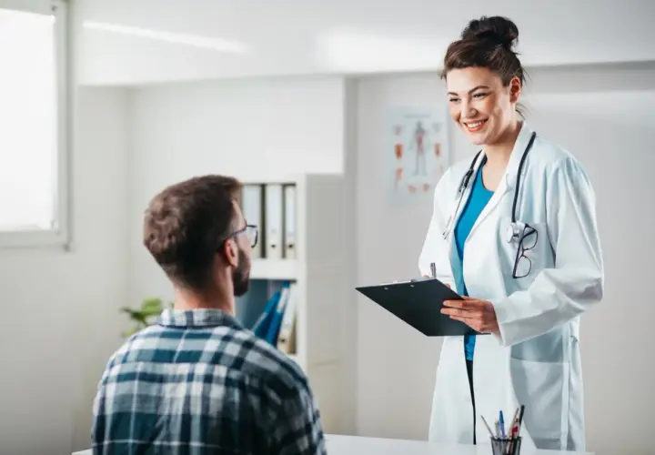 Co robi lekarz rehabilitacji? Odkryj jego kluczowe zadania i rolę