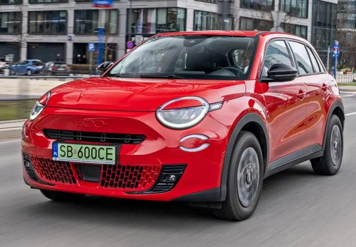 Fiat 600 cena 2026: Hybryda czy Elektryk? Przewodnik i TCO