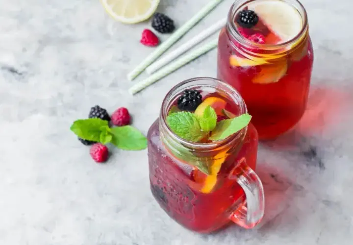 Najlepsze drinki na bazie wódki, które zaskoczą Twoich gości