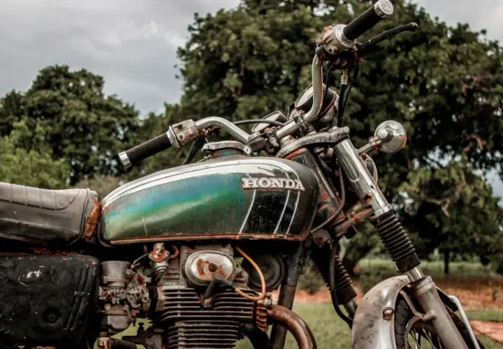 Jak wyrejestrować motorower i uniknąć kar finansowych?