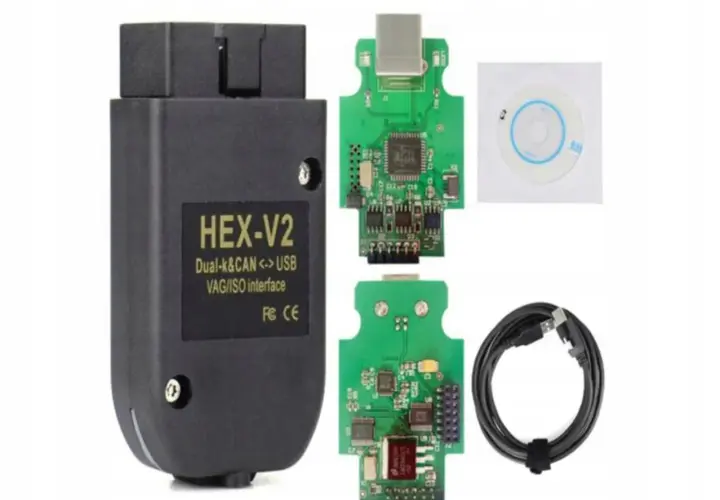 Interfejs diagnostyczny HEX-V2 VAG/ISO z płytą CD i kablem USB.