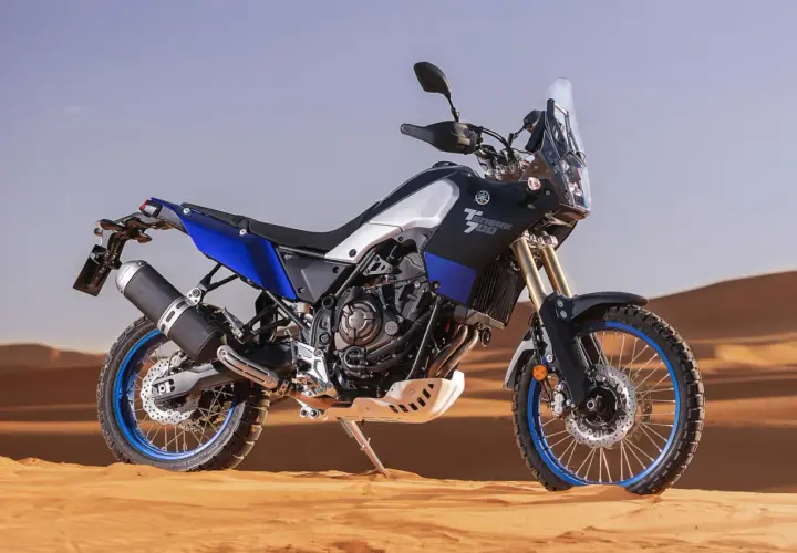 Yamaha Ténéré 700 w piaskach pustyni. Poznaj szczegółowe tenere 700 dane techniczne tego motocykla adventure.