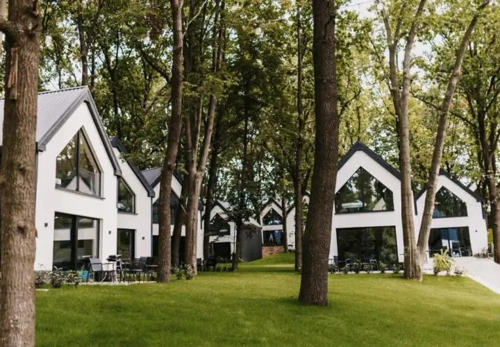 Nowoczesne domki nad jeziorem Nyskim – idealne miejsce na relaks