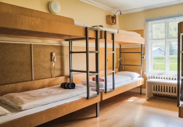 Czym się różni hotel od hostelu? Kluczowe różnice, które musisz znać
