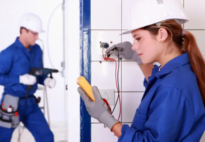 Praktyki elektryka: Co musisz wiedzieć? Zadania i korzyści