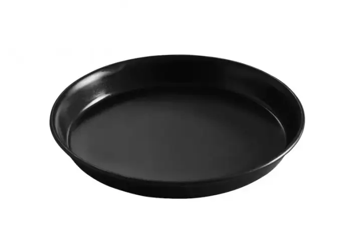 Blacha do pizzy z dziurkami czy bez - co wybrać dla idealnej pizzy?