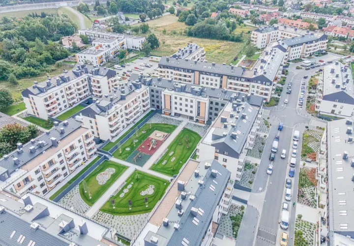 Nowoczesne osiedle z placem zabaw i zielenią, idealne na rodzinne maślice.