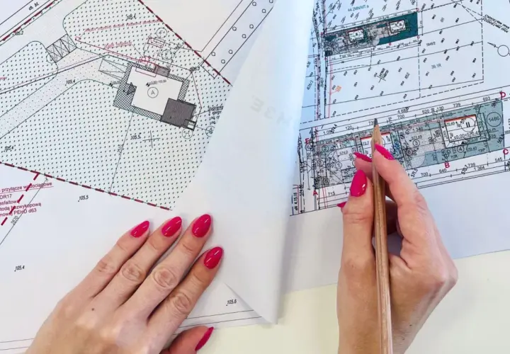 Szukasz informacji o mapa do celów projektowych cena? Na zdjęciu widać fragment mapy geodezyjnej, gdzie zaznaczono projektowane przyłącza.