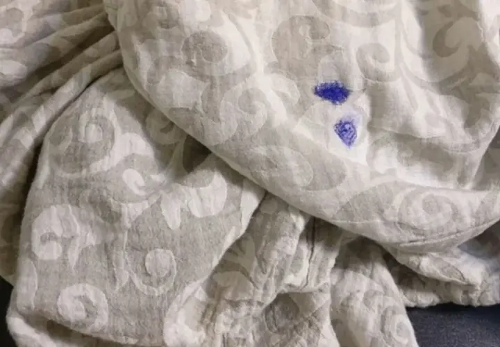Skuteczne sposoby na to, czym zmyć marker z bluzy bez uszkodzeń