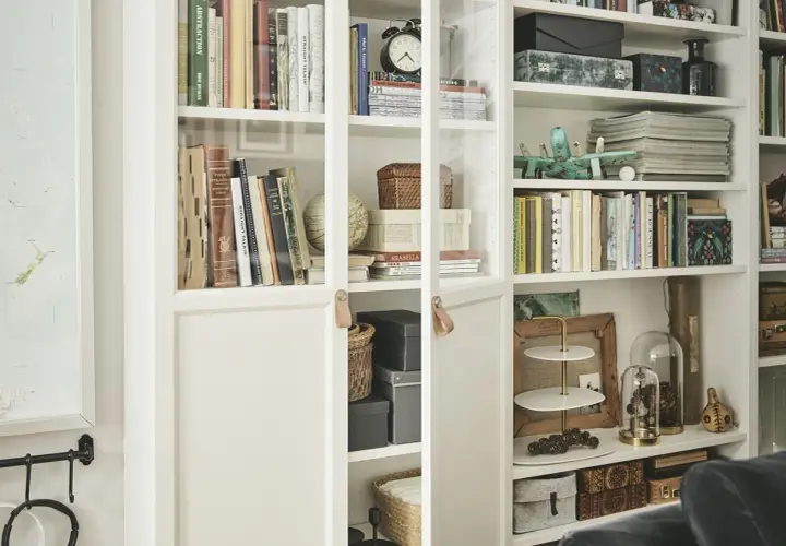 IKEA białe meble: Jak czyścić, by lśniły i nie żółkły? Poradnik