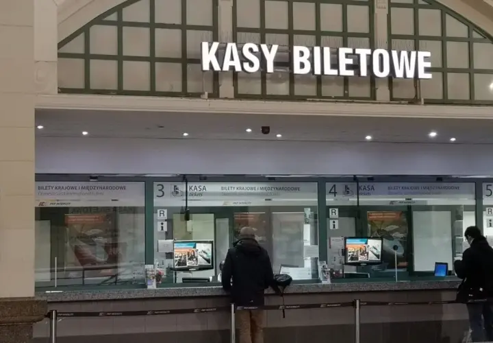 Kasy biletowe PKP Intercity. Zastanawiasz się, jak zwrócić bilet Polregio? Tutaj uzyskasz pomoc.