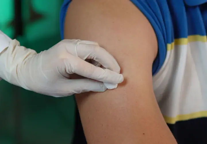 Jak bezboleśnie wykonać zastrzyk podskórny w ramię? Nasze metody