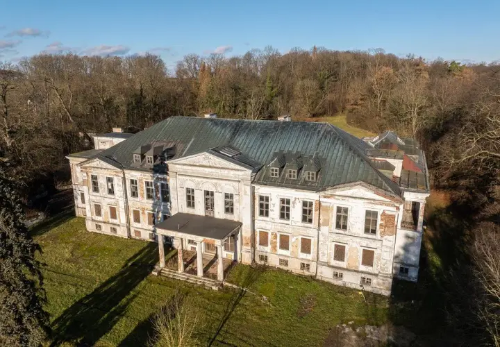Pałac w Samostrzelu - historia, architektura i atrakcje turystyczne