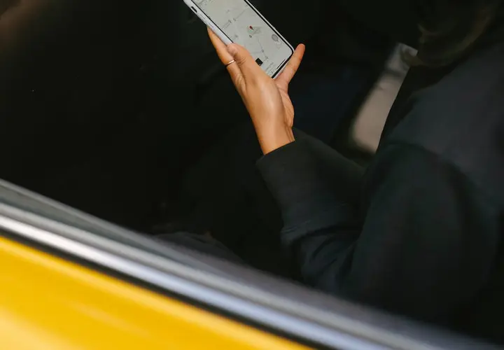 Jak napisać na Tinderze? 7 sprawdzonych sposobów na udany początek rozmowy