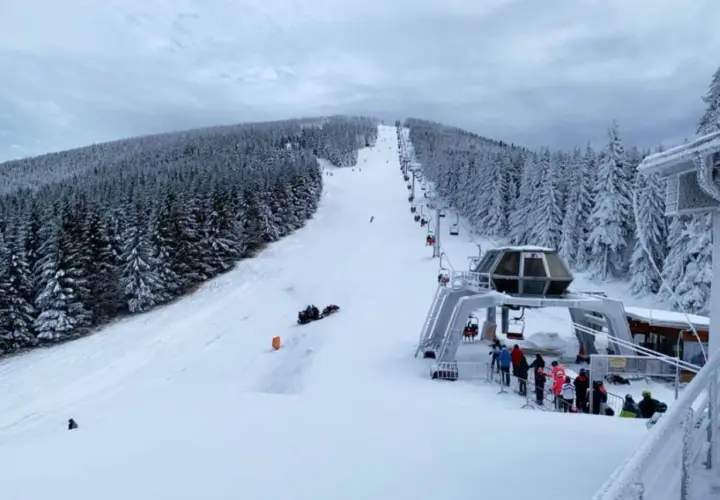 Gdzie na snowboard w Czechach? Odkryj najlepsze stoki i ośrodki