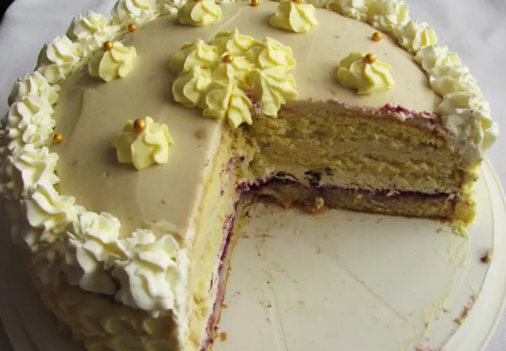 Przepis na tort z kremem chałwowym z mascarpone – wyjątkowy smak