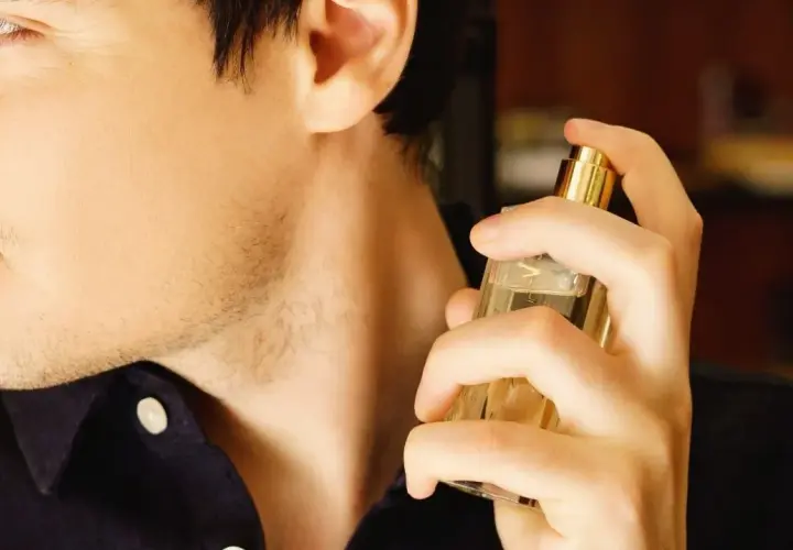 Jak używać perfum męskich? Sekret trwałego zapachu krok po kroku