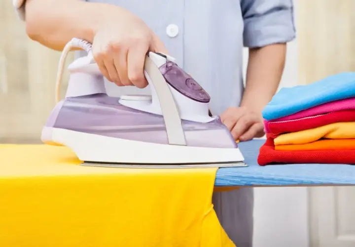 Zamaskuj dziurę w bluzce: odśwież styl i bądź eko!
