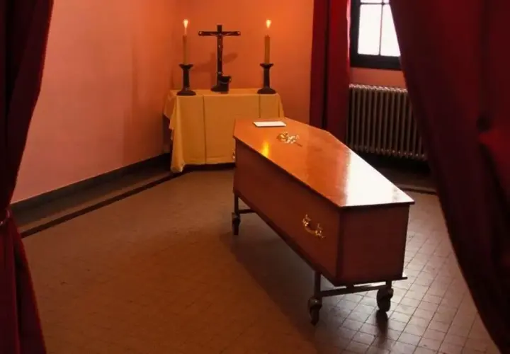 Sen o trumnie co oznacza? Odkryj jego ukryte znaczenie i symbolikę