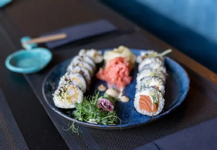 Sekrety lekkostrawnego sushi: Co jeść, by Twój żołądek był zadowolony?