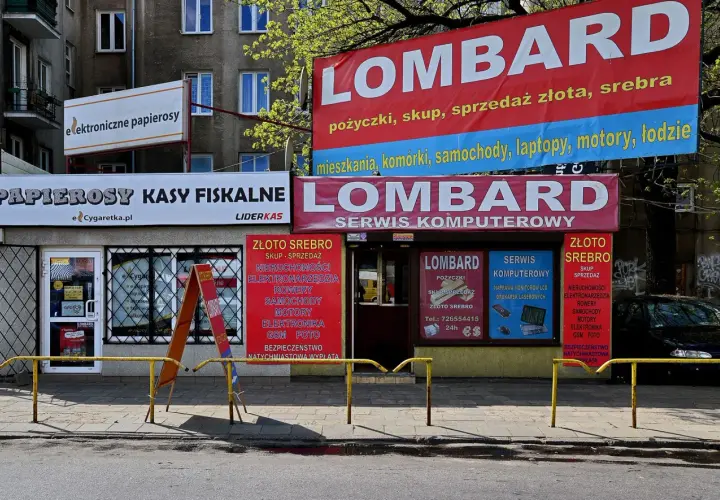 Szyldy lombardów oferują pożyczki, skup i sprzedaż złota, srebra, elektronarzędzi, samochodów, a nawet mieszkań. Sprawdź, jaki procent zaoferują Ci w lombardzie.