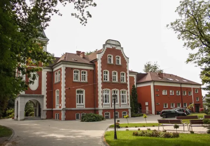 DPS pracownika oświaty: Kto może zamieszkać i ile to kosztuje?