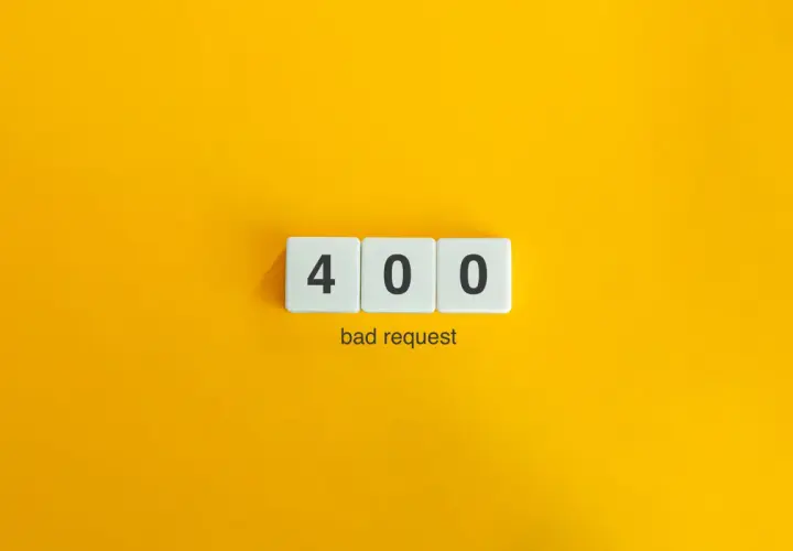 Błąd 400: "bad request" - cyfry na kafelkach układanki na żółtym tle.