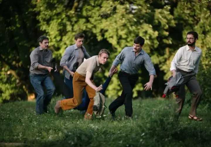 Rykoszety film: konfrontacja ideałów w realiach stanu wojennego