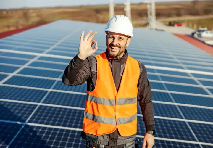 Sprzedaż energii z fotowoltaiki w przypadku firmy – jak to działa?