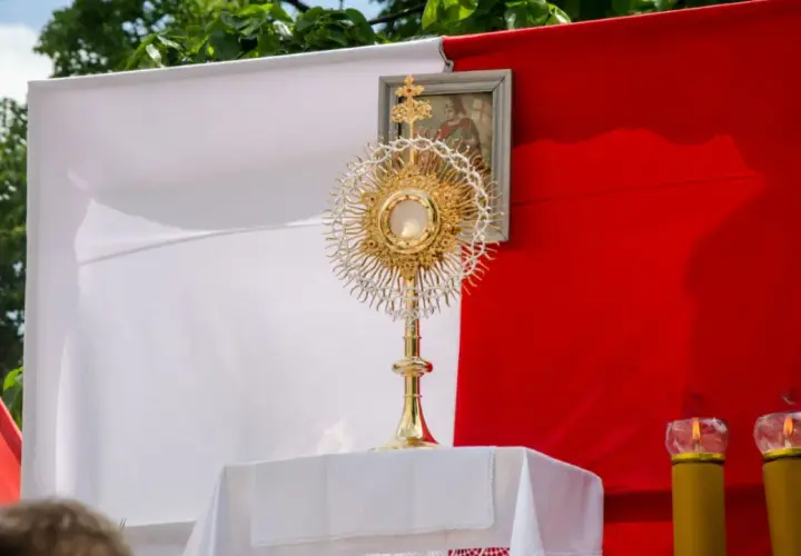 Ile ołtarzy na Boże Ciało? Odkryj ich znaczenie i symbolikę